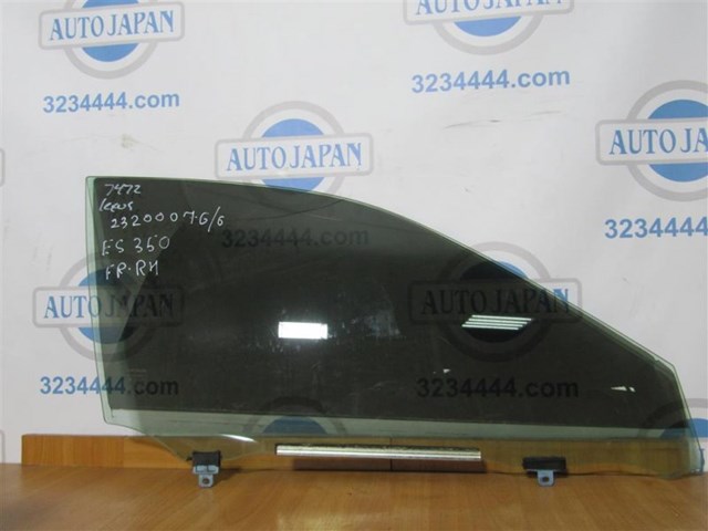 Скло передньої правої двері 6810133150 TOYOTA