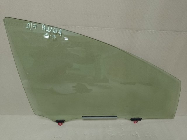 Скло передньої правої двері 6810152040 TOYOTA