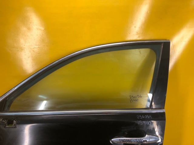 Скло водійських дверей 6810250202 TOYOTA