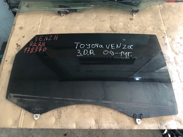 Скло задньої двері правої 681030T020 TOYOTA