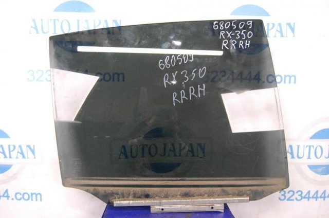 Скло задньої двері правої 6810348140 TOYOTA