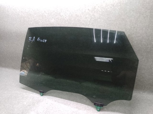 Скло заднє ліве 6810447080 TOYOTA