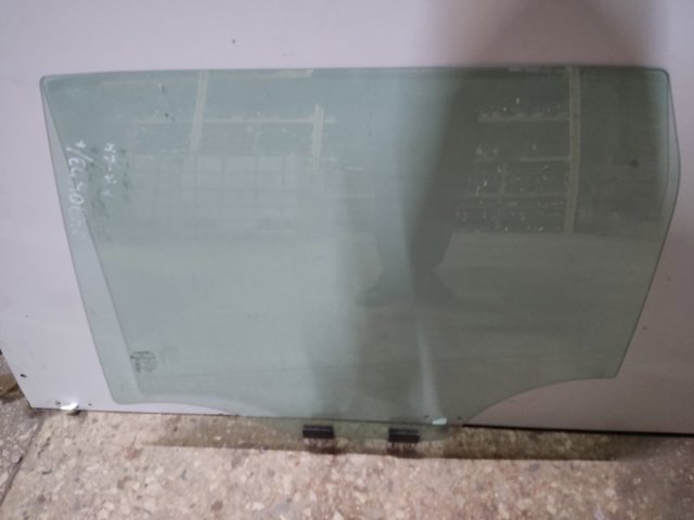 Скло задньої двері лівої 68104623AC CHRYSLER