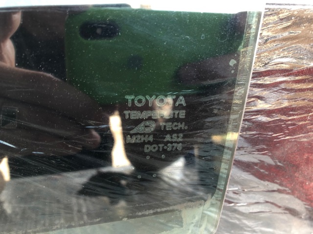 Скло задньої двері лівої 68104AC050 TOYOTA