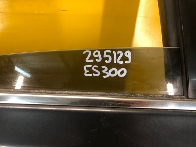 Вікно задніх дверей 6811333160 TOYOTA