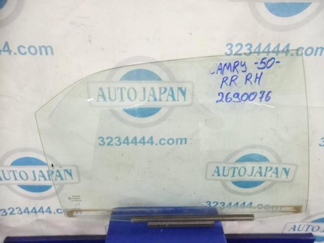 Скло задніх дверей, правих 6811333170 TOYOTA