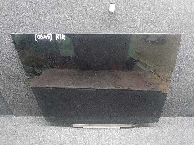 Вікно задніх дверей 6811360240 TOYOTA