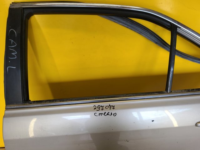 Скло заднє ліве 6811433150 TOYOTA