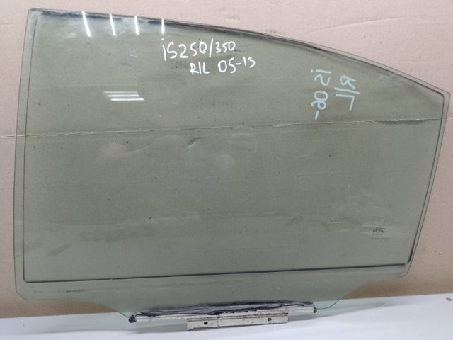 Скло задньої двері лівої 6811453132 TOYOTA