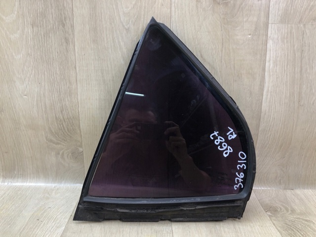 Куточок задніх лівих дверей 6812406260 TOYOTA
