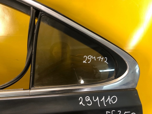 Скло-кватирка двері, задньої, лівої 6812433070 TOYOTA