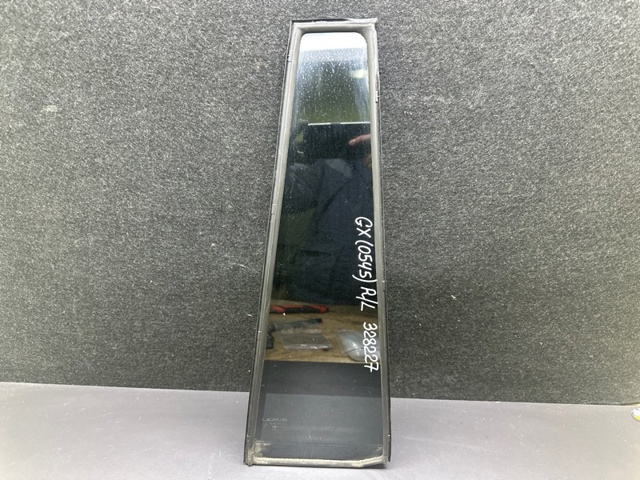 Скло-кватирка двері, задній, лівою 6812460250 TOYOTA