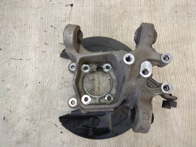 Цапфа поворотного кулака 68200071AB CHRYSLER
