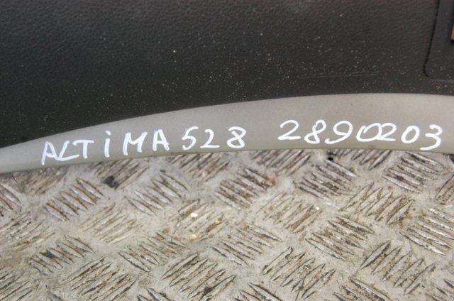 Панель передня "торпедо" 682009HT0A NISSAN