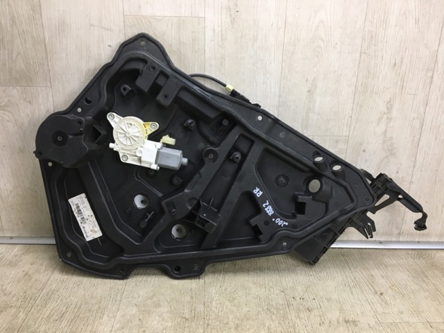Моторчик склопідйомника двері задніх, правих 68249050AA CHRYSLER