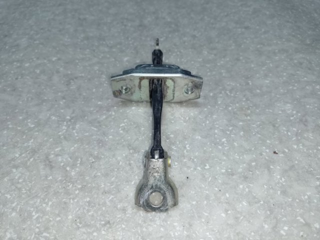 Обмежувач відкриття дверей, передній 6861042051 TOYOTA