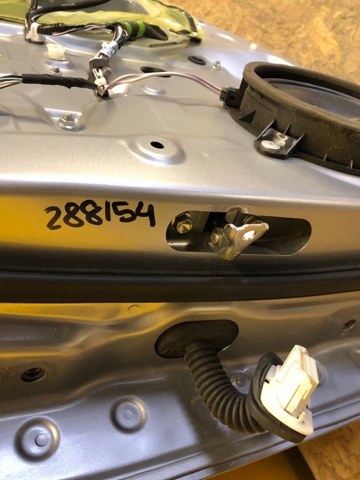 Обмежувач відкриття дверей, задній правий 6863042050 TOYOTA