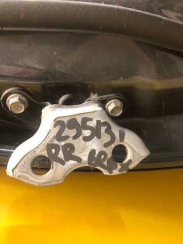 Петля задніх правих дверей 6875020121 TOYOTA