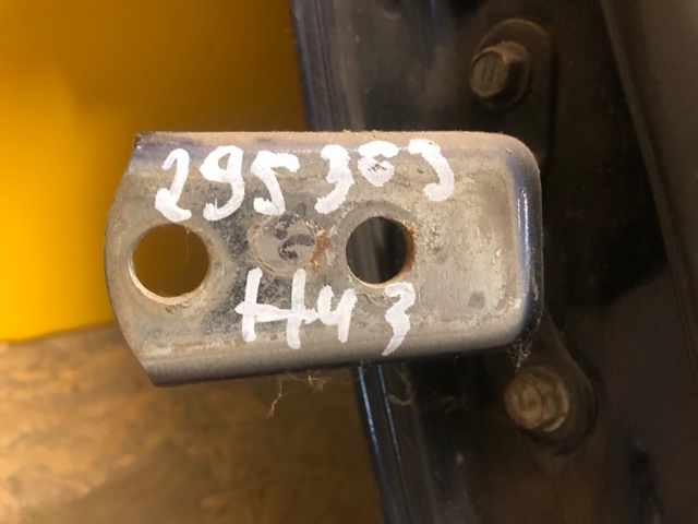 Петля задніх правих дверей 6877052031 TOYOTA