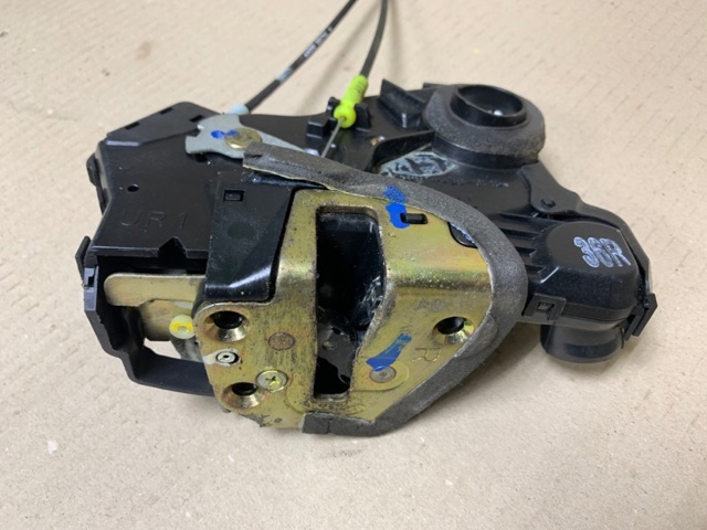 Замок двері правої передньої 6903002130 TOYOTA