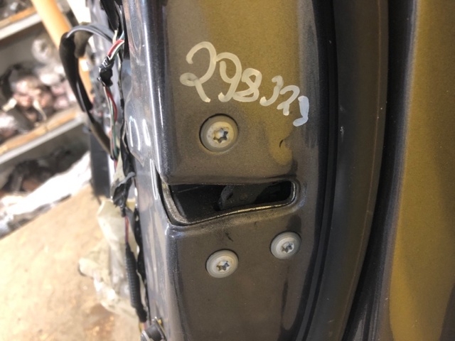 Замок двері правої передньої 6903005130 TOYOTA