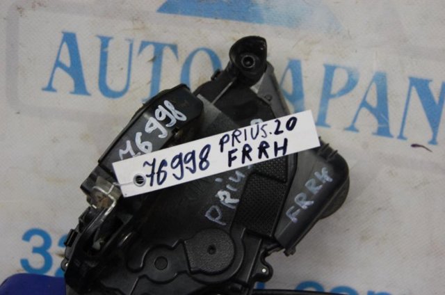 Замок двері правої передньої 6903047060 TOYOTA