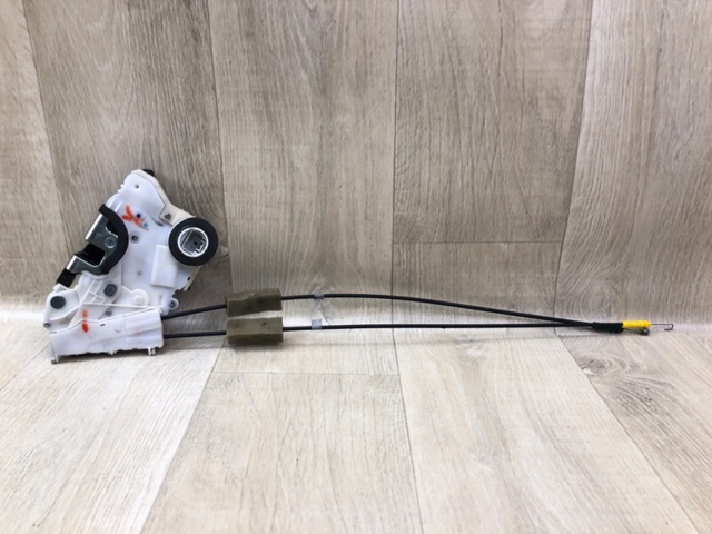 Замок водійських дверей 6904004030 TOYOTA