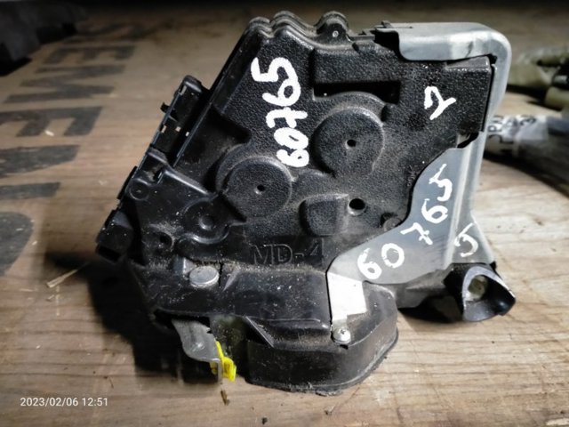 Замок дверей водія 6904030A40 TOYOTA