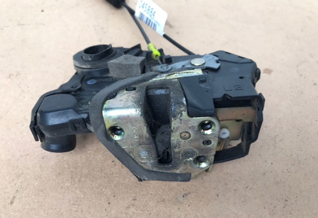 Замок дверей водія 69040AA050 TOYOTA