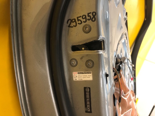 Замок задніх дверей, лівих 6906005050 TOYOTA