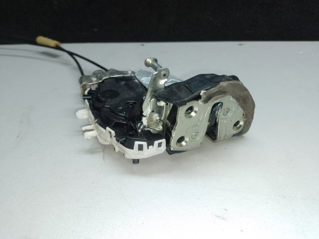 Замок задньої двері, лівої 6906047090 TOYOTA