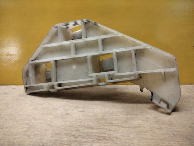 Кронштейн бампера переднього, лівий 71198S9A000 HONDA