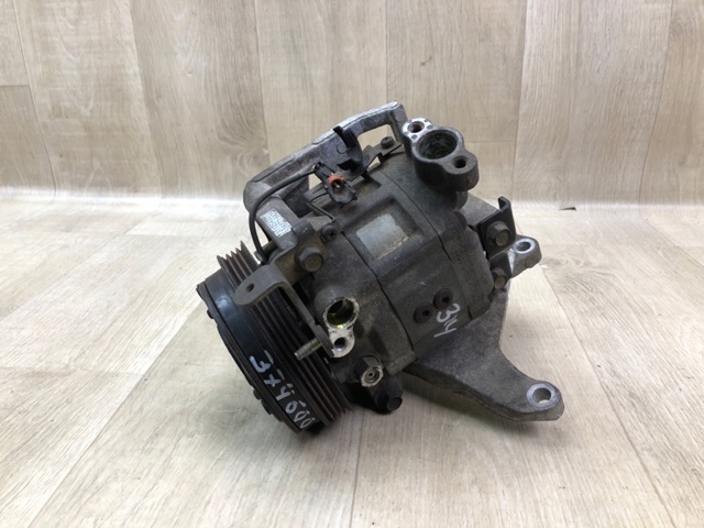 Компресор кондиціонера 73111SA000 SUBARU