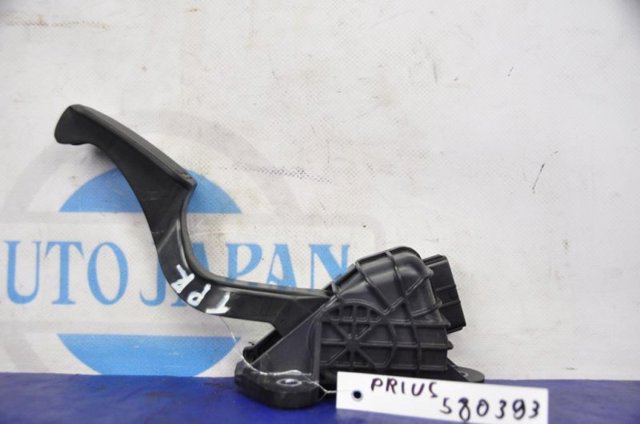 Підаль газу Toyota Prius