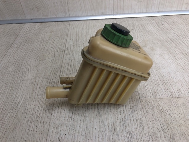 Бачок гідропідсилювача керма 7L6422371C VAG