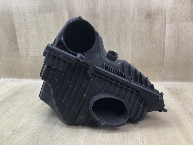 Корпус повітряного фільтра 7P0129607A VAG