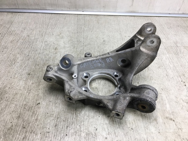 Цапфа поворотна права 7P0505436A VAG