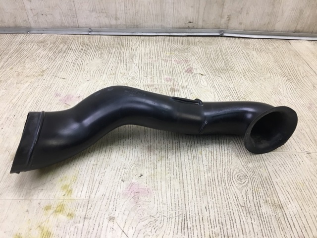 Повітроприймач 7P5129752A VAG