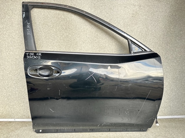 Пасажирські передні двері 801004BA0A NISSAN