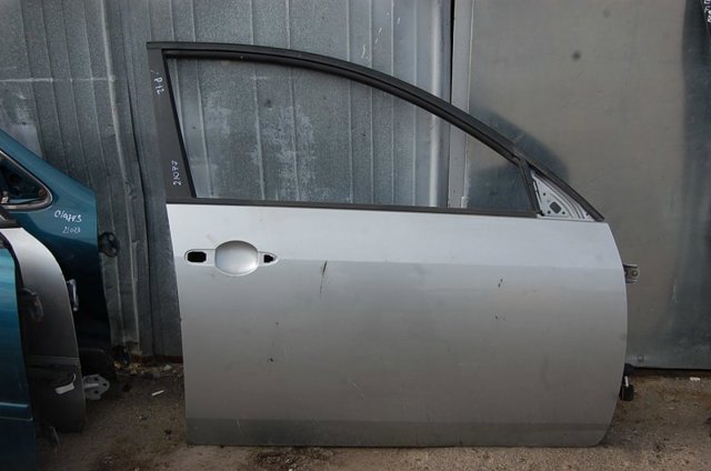 Пасажирські передні двері 80100AV632 NISSAN