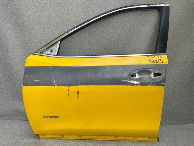 Водійські двері 801014BA0A NISSAN
