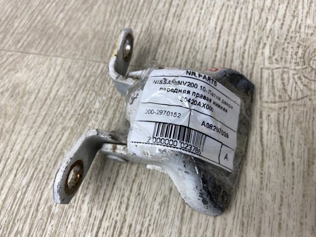 Петля водійських дверей 80421AX000 NISSAN