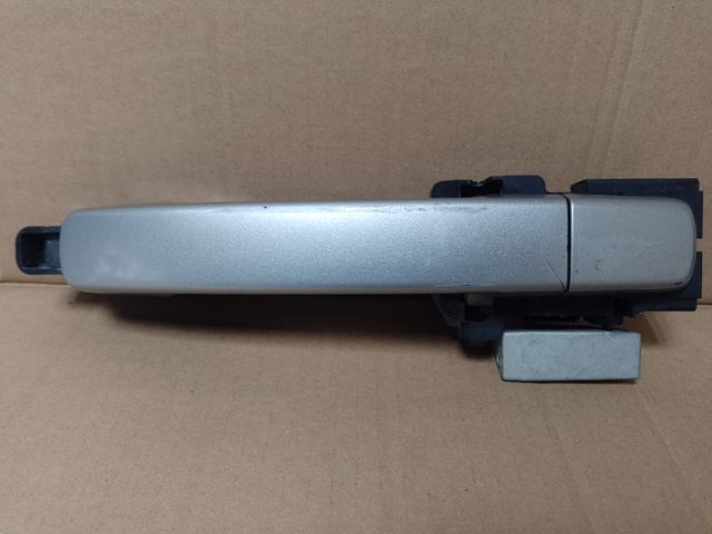 Тримач зовнішньої ручки дверей, передньої правої 80610EB30B NISSAN