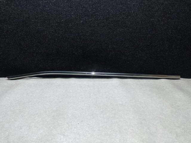 Молдинг опускного скла дверей передньої, правої 808204CL0A NISSAN