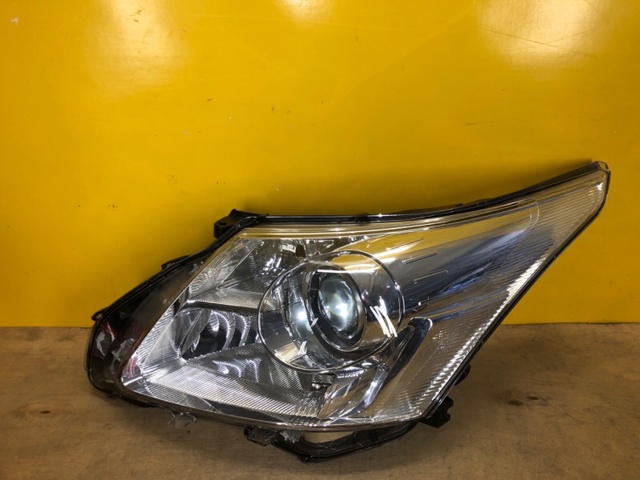 Блок фара ліва 8107005330 TOYOTA