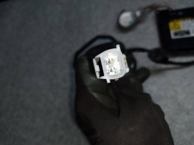Блок управління ксеноновими фарами 8110733620 TOYOTA