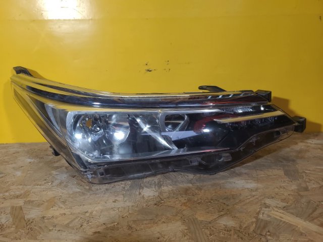 Фара комбінована, передня 8111002L5000 TOYOTA