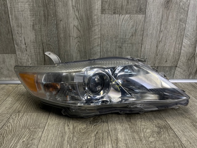 Основна фара - вставка 8111006500 TOYOTA