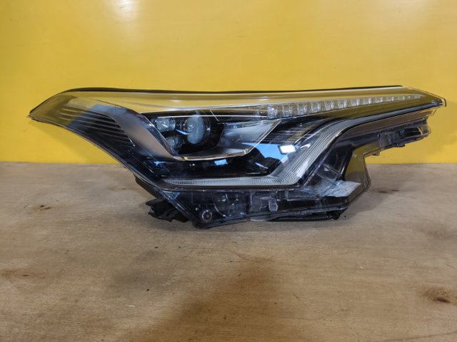 Фара комбінована, передня 81110F4071 TOYOTA