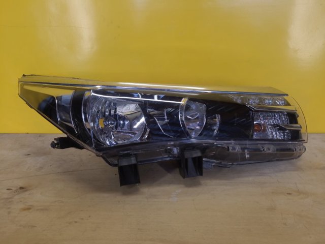 Права блок фара 8113002E70 TOYOTA